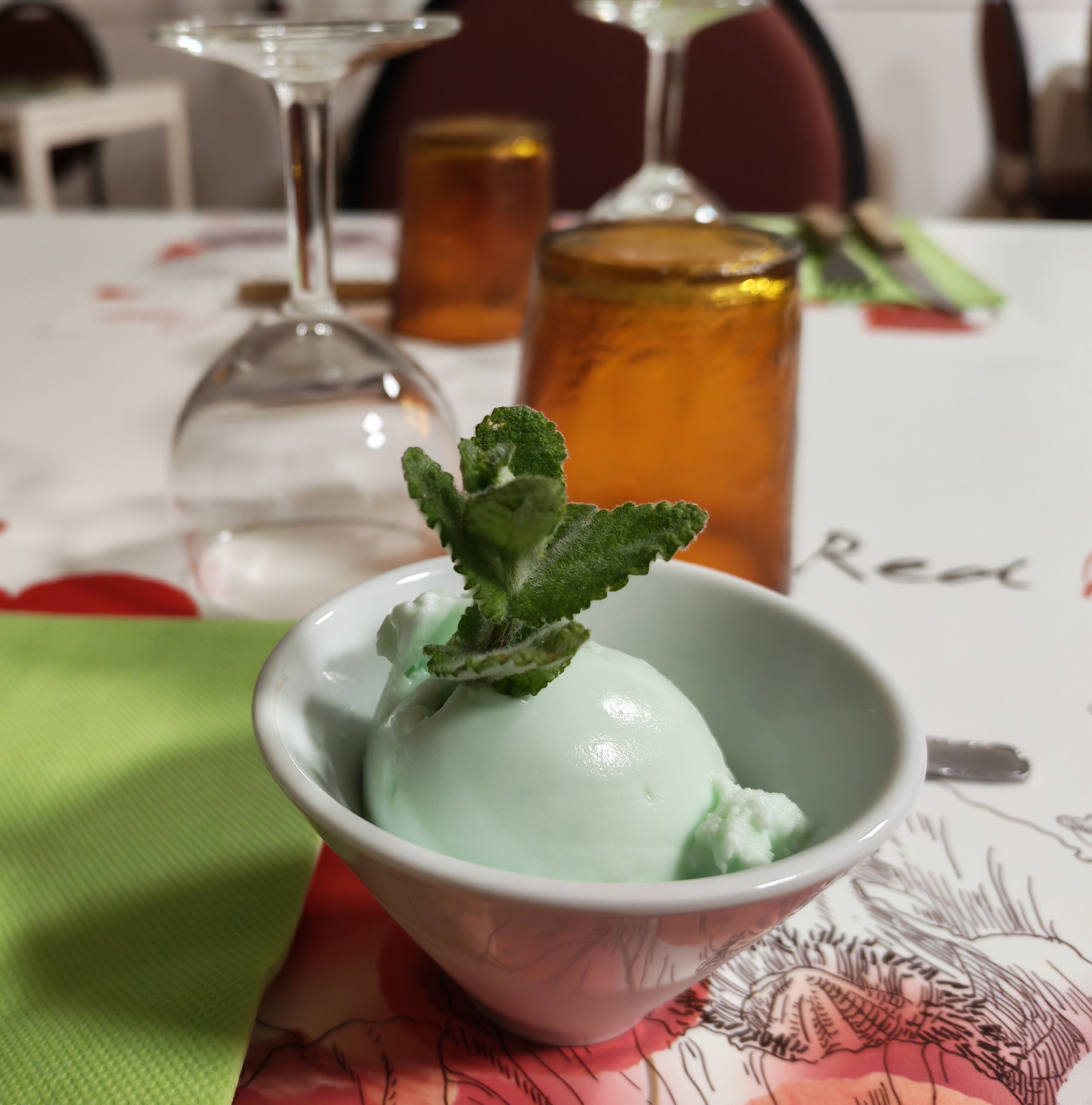 Photo de boules de glace à la menthe fraîche