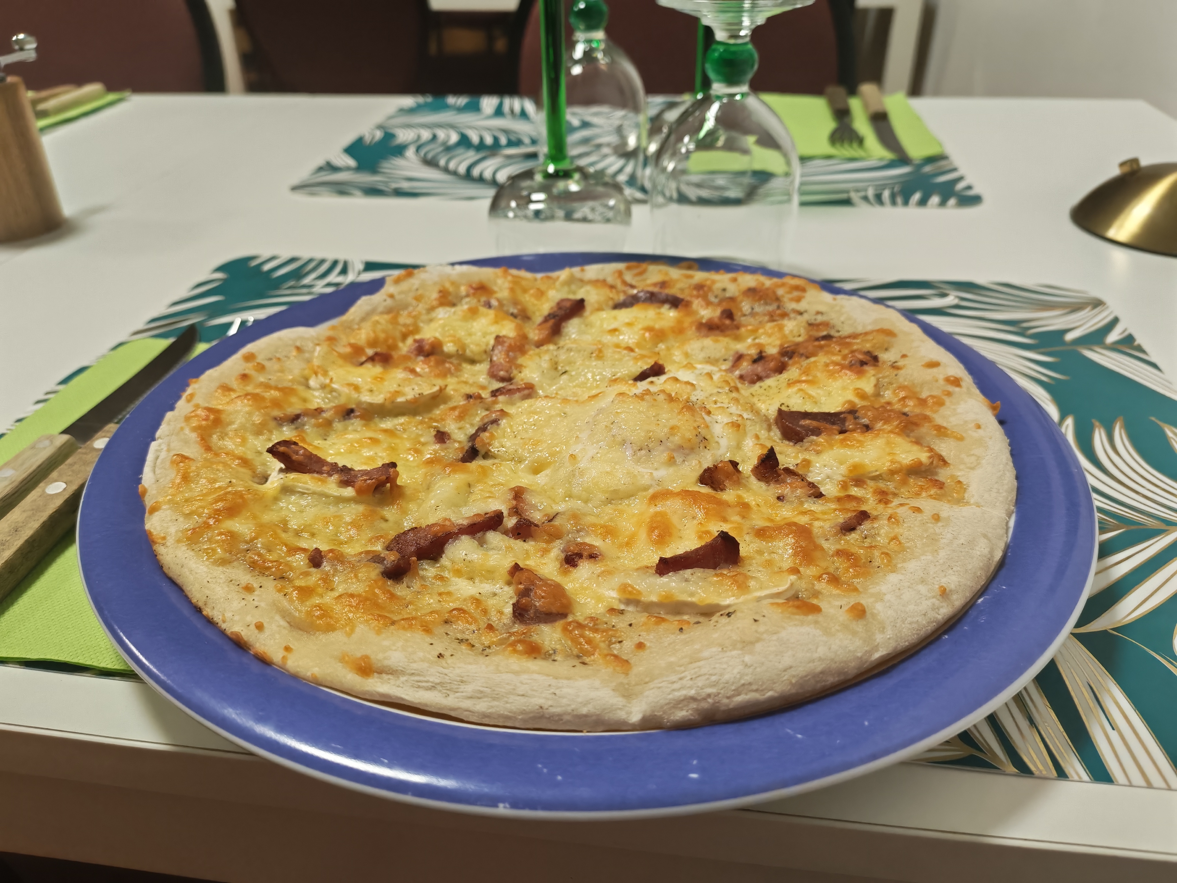 Photo d'une pizza de l'Auberge de Charron